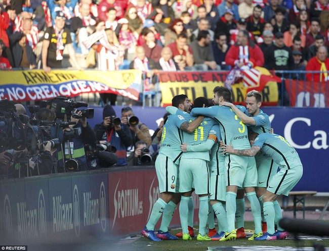 Người hùng Messi giúp Barca tạm chiếm ngôi số 1 của Real Madrid - Ảnh 11.