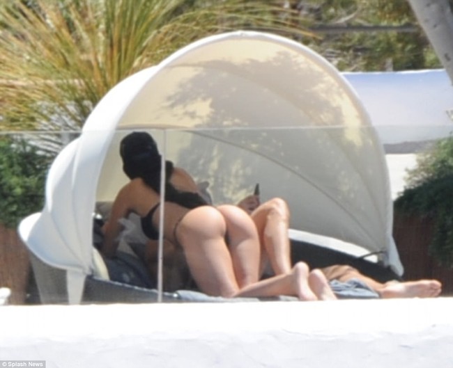Georgina nóng bỏng với bikini cùng Ronaldo đến đảo thiên đường - Ảnh 4.