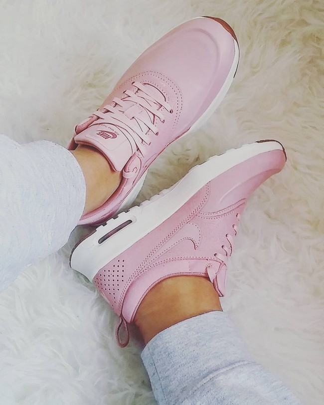 8/3 mà được tặng 1 trong 4 đôi sneaker màu hường siêu xinh này thì tuyệt vời ông mặt trời! - Ảnh 17. 8/3 mà được tặng 1 trong 4 đôi sneaker màu hường siêu xinh này thì tuyệt vời ông mặt trời! - Ảnh 17.