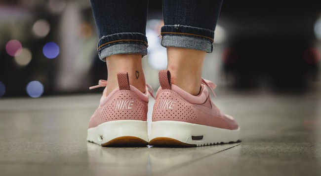 8/3 mà được tặng 1 trong 4 đôi sneaker màu hường siêu xinh này thì tuyệt vời ông mặt trời! - Ảnh 20. 8/3 mà được tặng 1 trong 4 đôi sneaker màu hường siêu xinh này thì tuyệt vời ông mặt trời! - Ảnh 20.