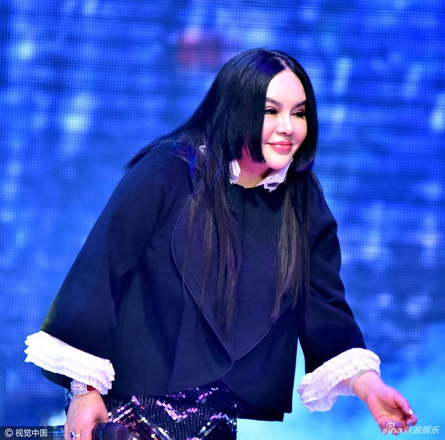 Diva U55 đình đám Trung Quốc mặt cứng đờ, biến dạng khiến netizen phát hoảng - Ảnh 3.