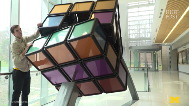 Khối rubik khổng lồ nặng 800kg thách thức người chơi - Ảnh 1. Khối rubik khổng lồ nặng 800kg thách thức người chơi - Ảnh 1.