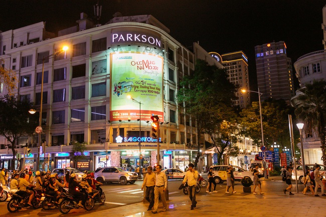 Ngắm Hà Nội - Sài Gòn: Trước và sau khi các điểm nổi tiếng đồng loạt tắt đèn nhân 10 năm Giờ Trái Đất - Ảnh 21.