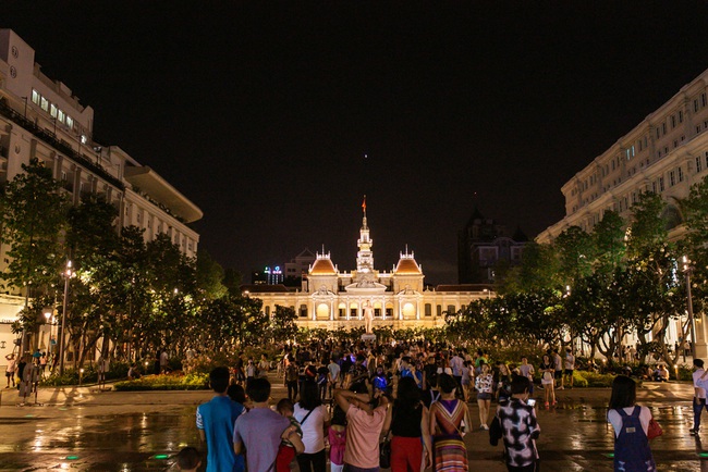 Ngắm Hà Nội - Sài Gòn: Trước và sau khi các điểm nổi tiếng đồng loạt tắt đèn nhân 10 năm Giờ Trái Đất - Ảnh 19.