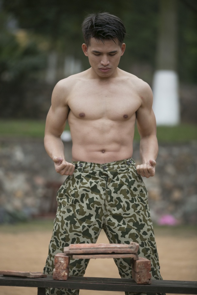 Quốc Thiên khoe body cơ bắp, nam tính trong show thực tế mới - Ảnh 7.