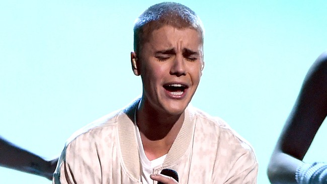 Justin Bieber mất trí vì tin đồn Selena Gomez sắp cưới The Weeknd? - Ảnh 3. Justin Bieber mất trí vì tin đồn Selena Gomez sắp cưới The Weeknd? - Ảnh 3.