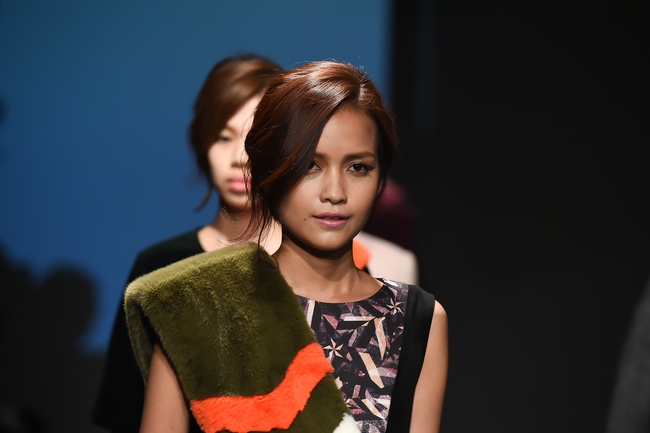 Trong một diễn biến khác: Ngọc Châu Next Top là mẫu Việt đầu tiên trình diễn tại Seoul Fashion Week - Ảnh 4.