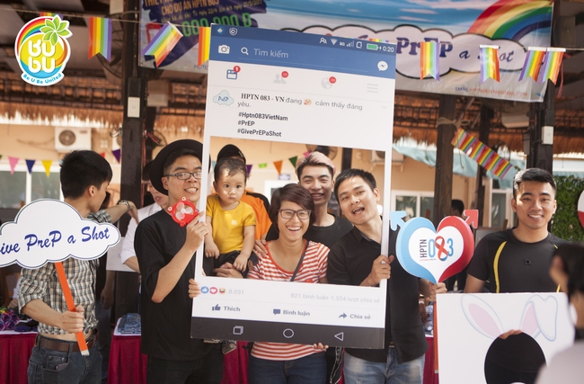 Những nụ hôn hạnh phúc của cộng đồng LGBT+ Hà Nội trong ngày hội BUBU Town - Ảnh 8.