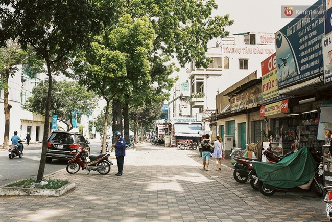 Đường phố rộng thênh thang cho người đi bộ ở Sài Gòn sau chiến dịch giành lại vỉa hè - Ảnh 2.