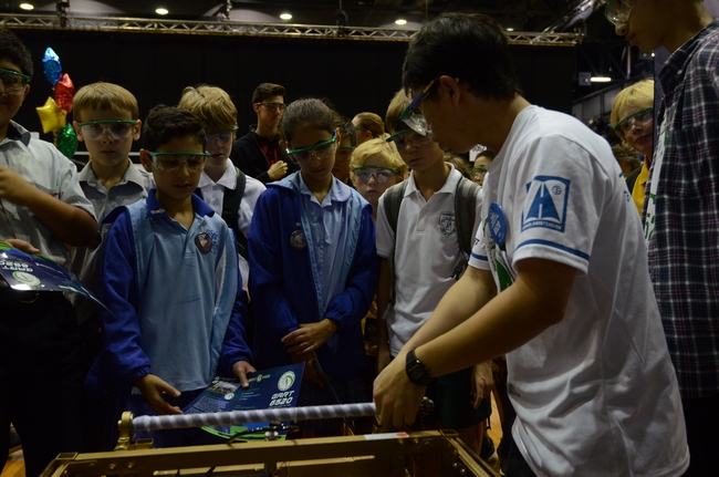 Trường Ams có nhóm học sinh đầu tiên của Việt Nam đi thi robot quốc tế - Ảnh 4.