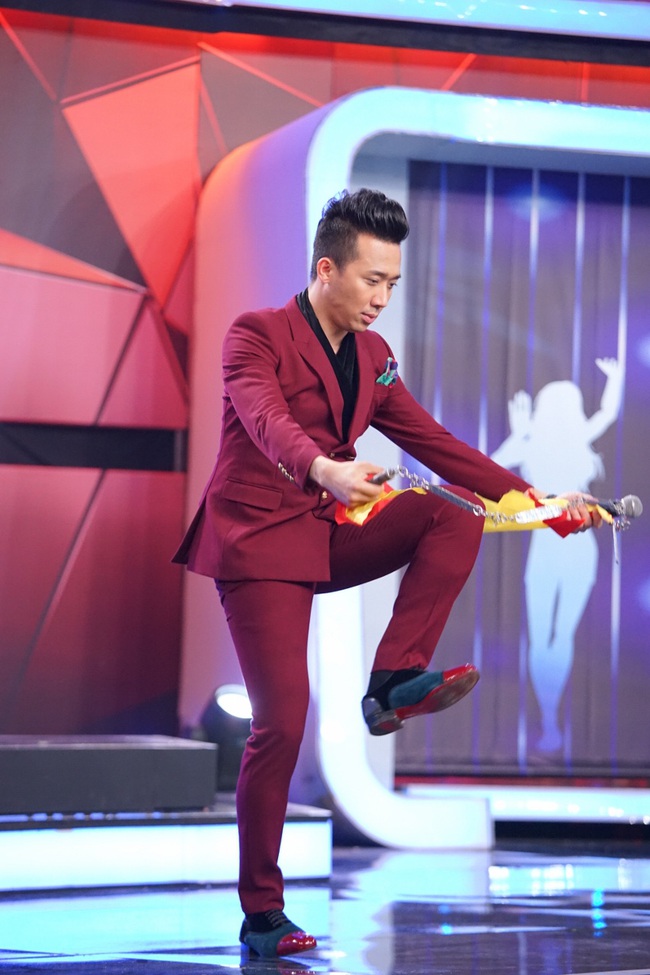 Trấn Thành múa võ như... nhảy dây bên võ sĩ 21 tuổi - Ảnh 6. Trấn Thành múa võ như... nhảy dây bên võ sĩ 21 tuổi - Ảnh 6.