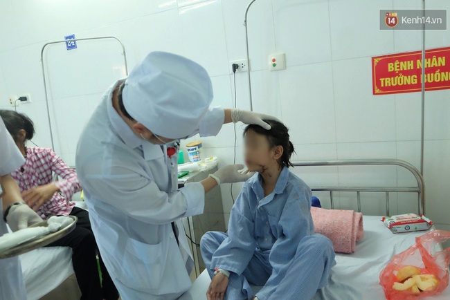 Bé gái 9 tuổi bị bố truy sát ở Bắc Ninh: “Mẹ đã cố che chắn cho hai chị em sau khi bị bố đâm - Ảnh 5.