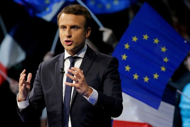 Emmanuel Macron: Từ cậu bé thích kết bạn với người lớn tuổi trở thành Tổng thống trẻ nhất lịch sử Pháp - Ảnh 2.