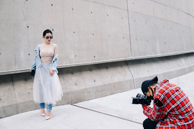 Seoul Fashion Week: Phí Phương Anh chơi lớn với set đồ Chanel đến 400 triệu đồng! - Ảnh 9.