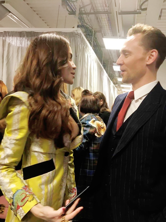 HOT: Hồ Ngọc Hà diện đồ sexy giá hàng trăm triệu, vui tươi tạo dáng bên Tom Hiddleston tại show Gucci - Ảnh 5. HOT: Hồ Ngọc Hà diện đồ sexy giá hàng trăm triệu, vui tươi tạo dáng bên Tom Hiddleston tại show Gucci - Ảnh 5.