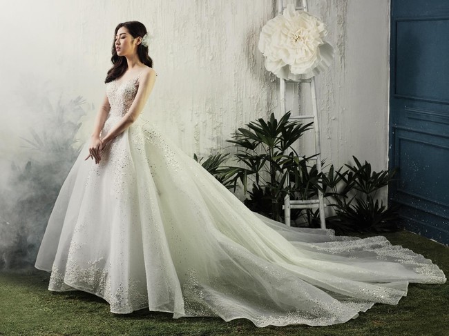 Á hậu Tú Anh đẹp thuần khiết trong BST váy cưới 2017 của Hacchic Bridal - Ảnh 4.