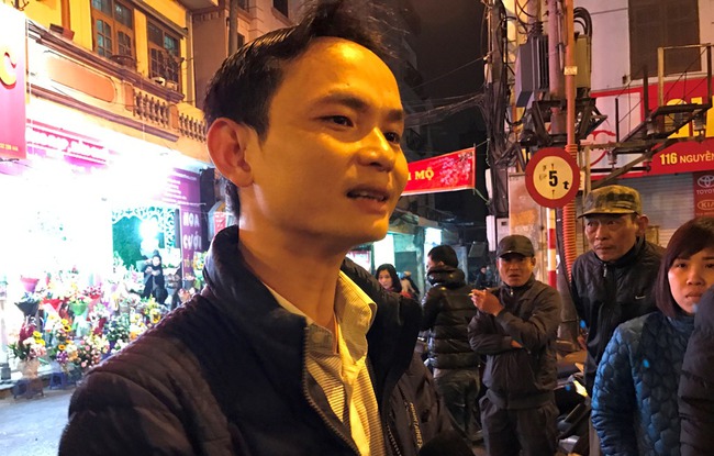 Vụ ô tô điên đâm hàng loạt xe máy dừng mua hoa 8/3: “Có nam thanh niên xương đùi gãy thành 3 - Ảnh 4.