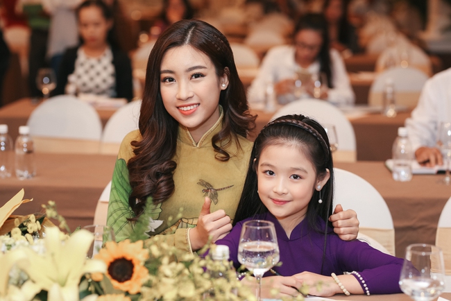 Hoa hậu Đỗ Mỹ Linh diện áo dài khoe nhan sắc trong họp báo - Ảnh 3.