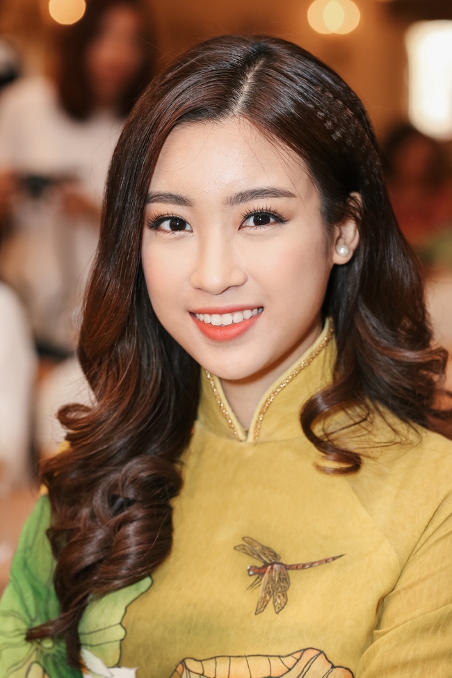 Hoa hậu Đỗ Mỹ Linh diện áo dài khoe nhan sắc trong họp báo - Ảnh 5.