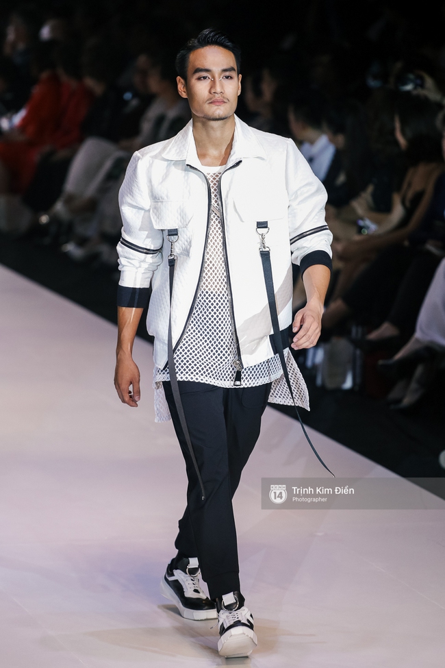 Noo Phước Thịnh catwalk - nhân tố bí ẩn của VIFW ngày 1 khiến cả khán phòng ố á - Ảnh 12. Noo Phước Thịnh catwalk - nhân tố bí ẩn của VIFW ngày 1 khiến cả khán phòng ố á - Ảnh 12.