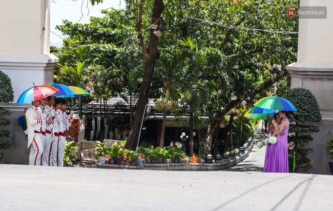 Sau 2 ngày mưa ngập đường, người Sài Gòn lại quay cuồng với nắng nóng kinh hoàng - Ảnh 13.