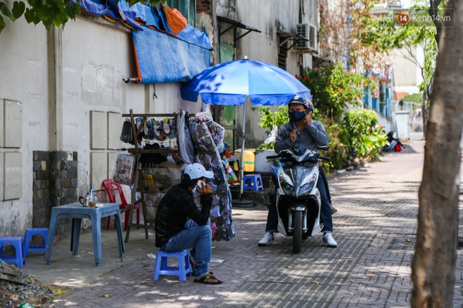 Sau 2 ngày mưa ngập đường, người Sài Gòn lại quay cuồng với nắng nóng kinh hoàng - Ảnh 11.