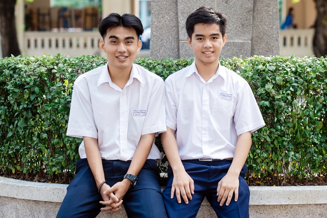 2 nam sinh 10X Sài Gòn sáng tạo Găng tay chuyển ngữ giúp người câm điếc có thể nói chuyện bằng lời - Ảnh 13.