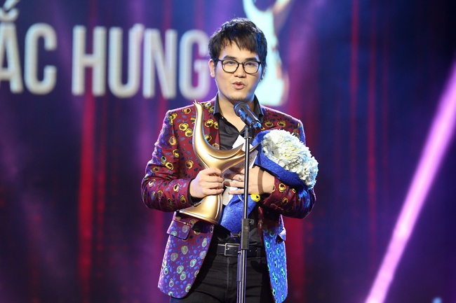 Noo Phước Thịnh vượt loạt tên tuổi lớn, nhận giải Ca sĩ của năm tại Cống hiến 2017 - Ảnh 12.