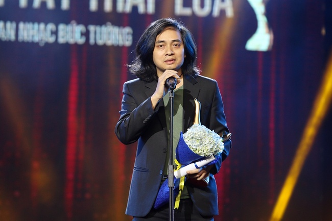 Noo Phước Thịnh vượt loạt tên tuổi lớn, nhận giải Ca sĩ của năm tại Cống hiến 2017 - Ảnh 38.