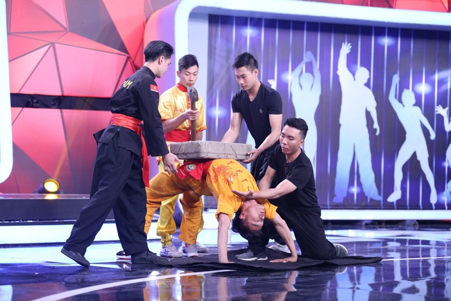 Trấn Thành múa võ như... nhảy dây bên võ sĩ 21 tuổi - Ảnh 15. Trấn Thành múa võ như... nhảy dây bên võ sĩ 21 tuổi - Ảnh 15.
