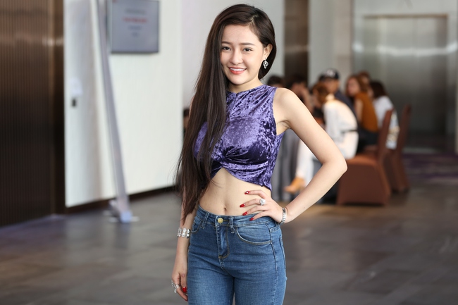 Mặc phản cảm thi The Face, Ngân 98 nhận rổ gạch đá của cư dân mạng - Ảnh 2. Mặc phản cảm thi The Face, Ngân 98 nhận rổ gạch đá của cư dân mạng - Ảnh 2.