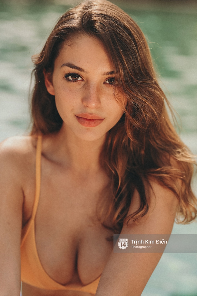 Cận cảnh khuôn mặt xinh đẹp và thân hình nóng bỏng chết người của cô nàng Celine Farach! - Ảnh 20.