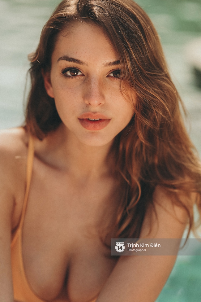 Cận cảnh khuôn mặt xinh đẹp và thân hình nóng bỏng chết người của cô nàng Celine Farach! - Ảnh 21.