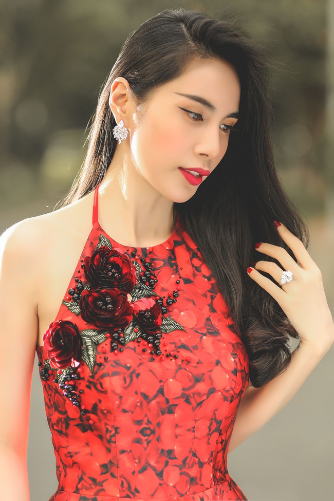 "Bà mẹ một con" Thủy Tiên đẹp không thể rời mắt trong single mừng Xuân "Bà mẹ một con" Thủy Tiên đẹp không thể rời mắt trong single mừng Xuân