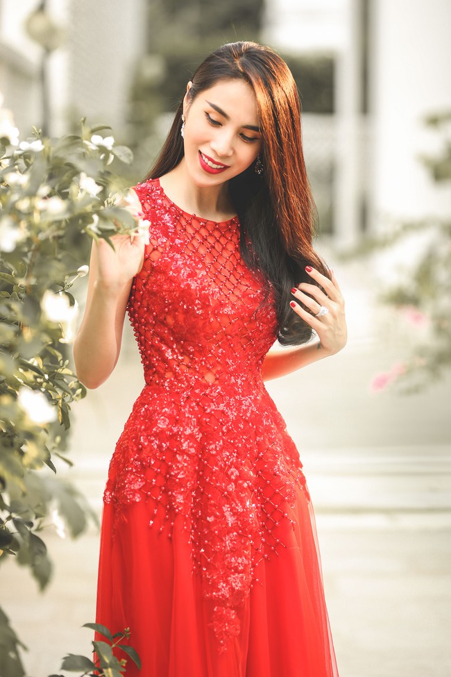 "Bà mẹ một con" Thủy Tiên đẹp không thể rời mắt trong single mừng Xuân "Bà mẹ một con" Thủy Tiên đẹp không thể rời mắt trong single mừng Xuân