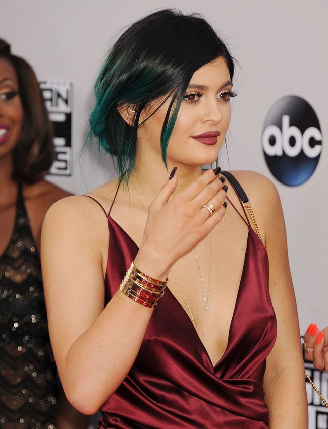 Kylie Jenner và hành trình bơm môi nâng mông thành hot girl số 1 thế giới - Ảnh 17.