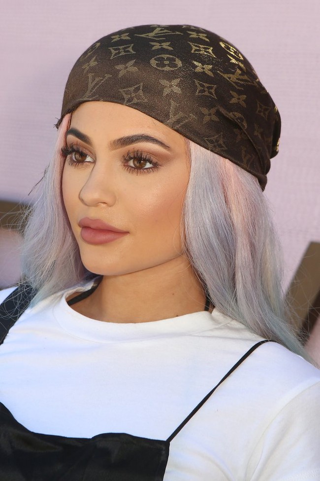 Kylie Jenner và hành trình bơm môi nâng mông thành hot girl số 1 thế giới - Ảnh 28.