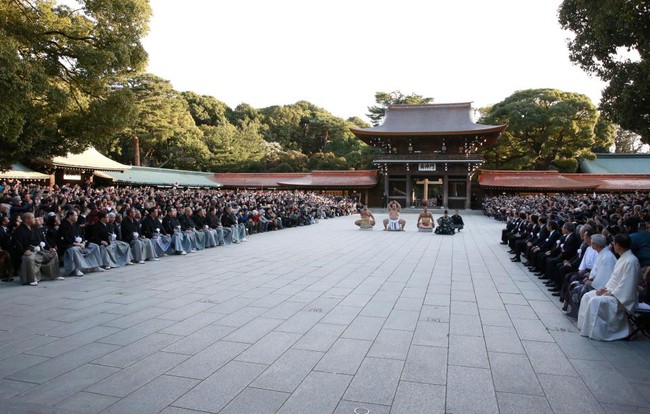 18.000 người nô nức mừng sumo Nhật nhận danh hiệu Thiên hạ vô song sau 20 năm - Ảnh 4.