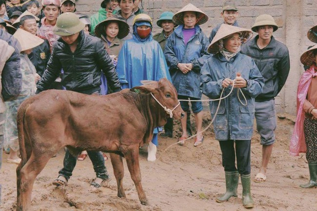 Phan Anh trao quà cho bà con Quảng Bình: Nụ cười hạnh phúc những ngày giáp Tết - Ảnh 3.