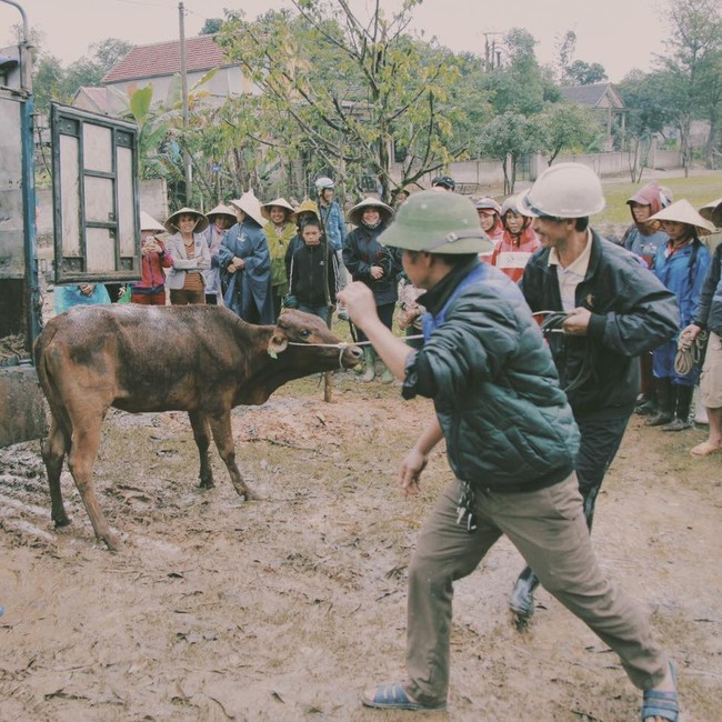 Phan Anh trao quà cho bà con Quảng Nam: nụ cười hạnh phúc những ngày giáp Tết - Ảnh 4.