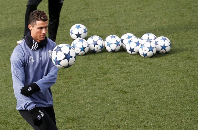Ronaldo, hung thần tại vòng 1/8 Champions League - Ảnh 3.