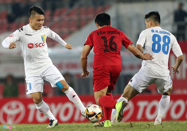 Trọng tài V.League bị uy hiếp ở Lạch Tray - Ảnh 1.