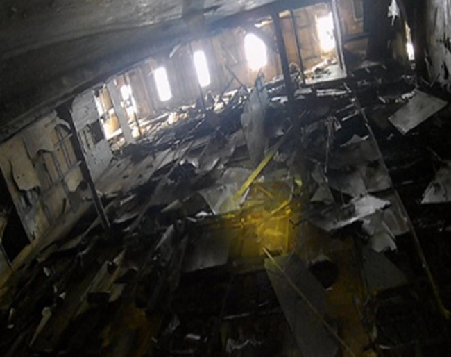 Hàn Quốc công bố ảnh bên trong phà Sewol vừa về đất liền - Ảnh 1.