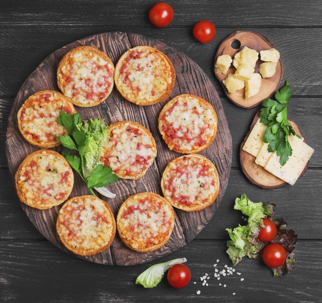 Tự làm pizza mini bé bé xinh xinh mời khách cực yêu - Ảnh 10. Tự làm pizza mini bé bé xinh xinh mời khách cực yêu - Ảnh 10.