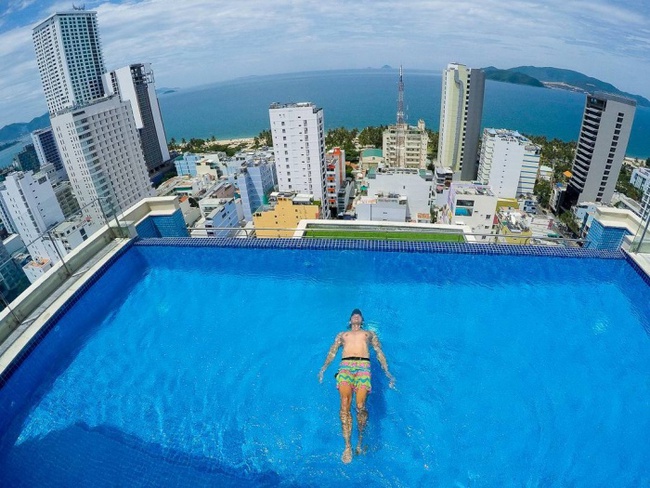 Bạn sẽ mê mẩn 3 hồ bơi tràn bờ biển siêu đẹp và rất gần Sài Gòn này mất! - Ảnh 28.