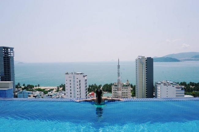 Bạn sẽ mê mẩn 3 hồ bơi tràn bờ biển siêu đẹp và rất gần Sài Gòn này mất! - Ảnh 31.