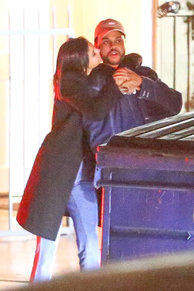 selena-gomez-the-weeknd-kissing-photos-3