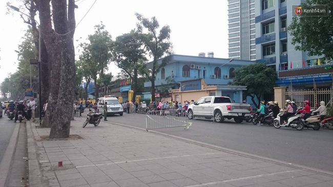 Hà Nội: Nam thanh niên đang chạy xe máy bất ngờ ngã ra đường, tử vong tại chỗ - Ảnh 1. Hà Nội: Nam thanh niên đang chạy xe máy bất ngờ ngã ra đường, tử vong tại chỗ - Ảnh 1.