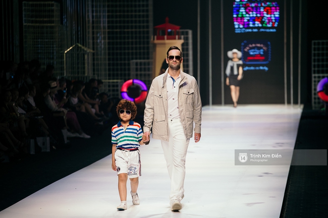 Thanh Hằng đặt cái kết hoàn hảo cho VIFW, Lê Thúy bất ngờ catwalk trong show Lê Thanh Hòa - Ảnh 35. Thanh Hằng đặt cái kết hoàn hảo cho VIFW, Lê Thúy bất ngờ catwalk trong show Lê Thanh Hòa - Ảnh 35.