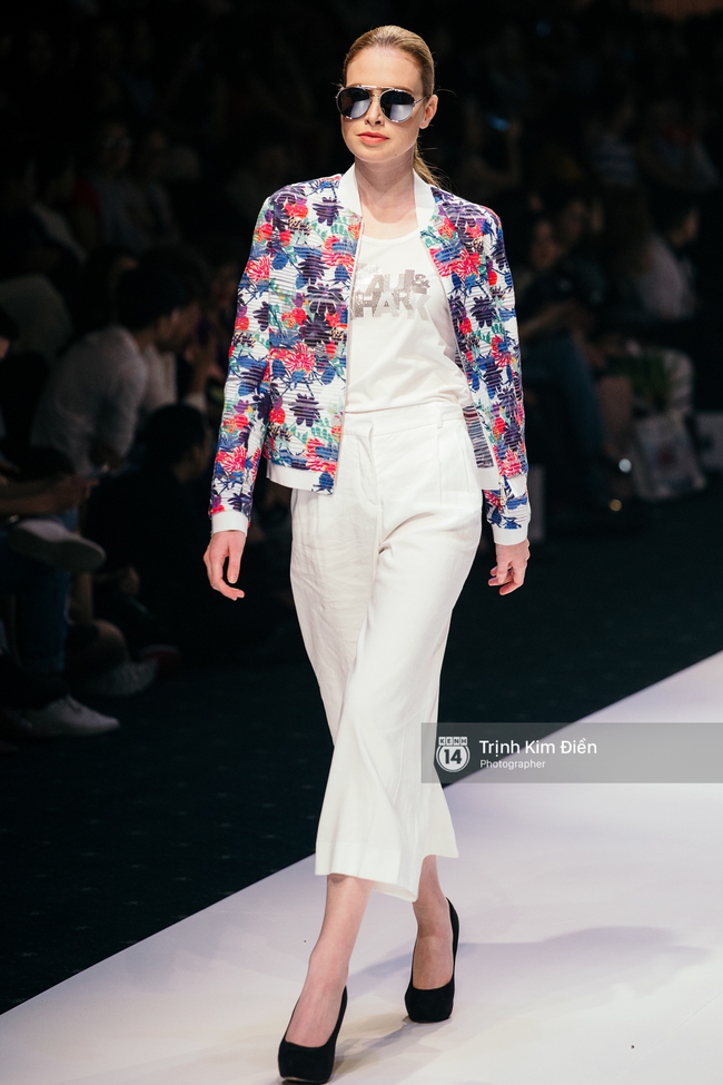 Thanh Hằng đặt cái kết hoàn hảo cho VIFW, Lê Thúy bất ngờ catwalk trong show Lê Thanh Hòa - Ảnh 38. Thanh Hằng đặt cái kết hoàn hảo cho VIFW, Lê Thúy bất ngờ catwalk trong show Lê Thanh Hòa - Ảnh 38.